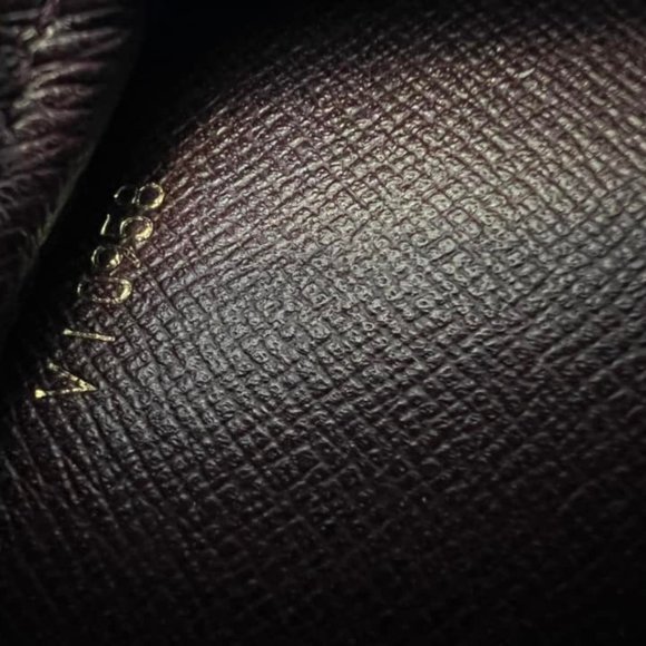 Louis Vuitton Epi leather pouch for men - Picture 13 of 13